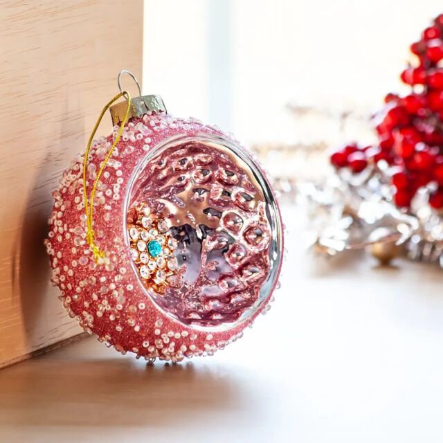 #abbottcollection #abbottgiftware #holidaydecor #christmasdecor #christmas #holidayseason #holiday #homedecor #holidays #christmastree #holidaydecorating #christmasdecorations #interiordesign #decor #holidaygifts #christmasdecorating #handmade #christmasgifts #holidaydecorations #holidayhome #shopsmall #christmastime #christmasornaments #shoplocal #tistheseason #christmasseason #vintage  #seasonaldecor #holidayshopping #santa